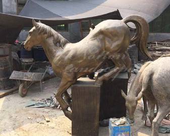 The Key Factors Affecting the Life of Bronze Sculpture