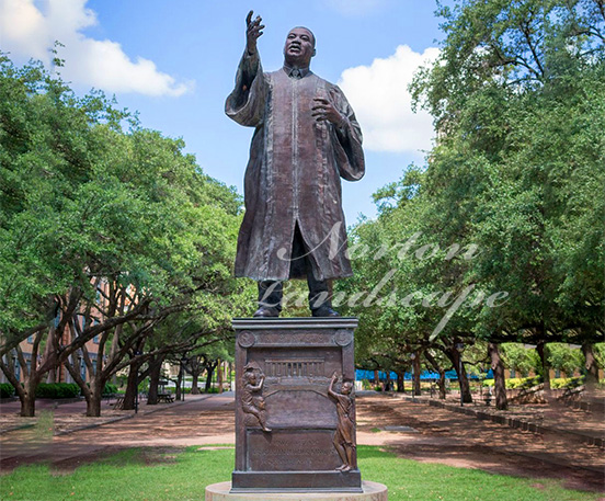 Martin Luther King bronze statue