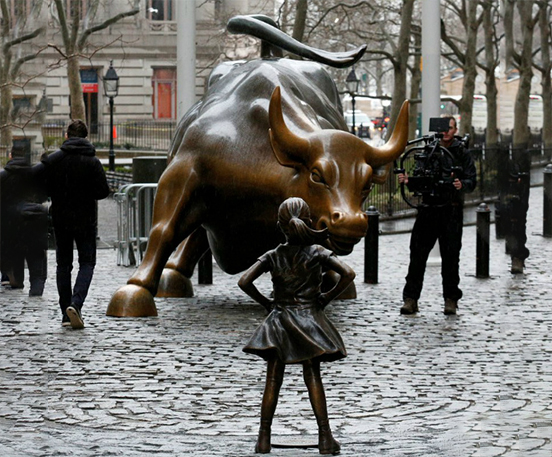 Bronze wall street bull statue